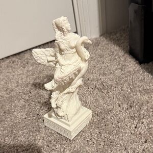 Cream Resin Classical Sculpture Figurine with Swan